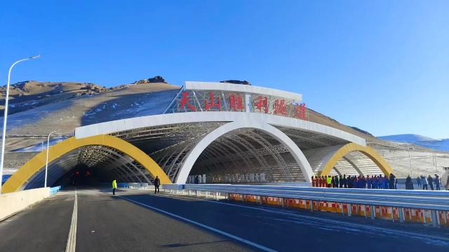 隧穿天山！世界工程背后的“關(guān)節(jié)”利器，騰旋回轉(zhuǎn)接頭助力<i style='color:red'>TBM</i>挑戰(zhàn)極限！