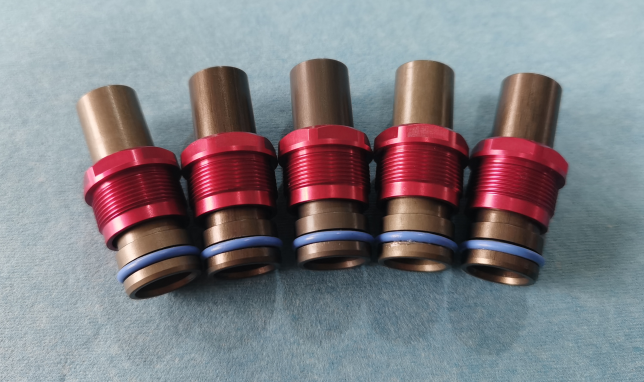 騰旋盲插式液冷流體連接器 騰旋盲插式液冷流體連接器